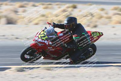 media/Jan-10-2025-CVMA Friday Practice (Fri) [[489e0da257]]/Group 4 and Trackday/Session 2 (Turn 4 Inside)/